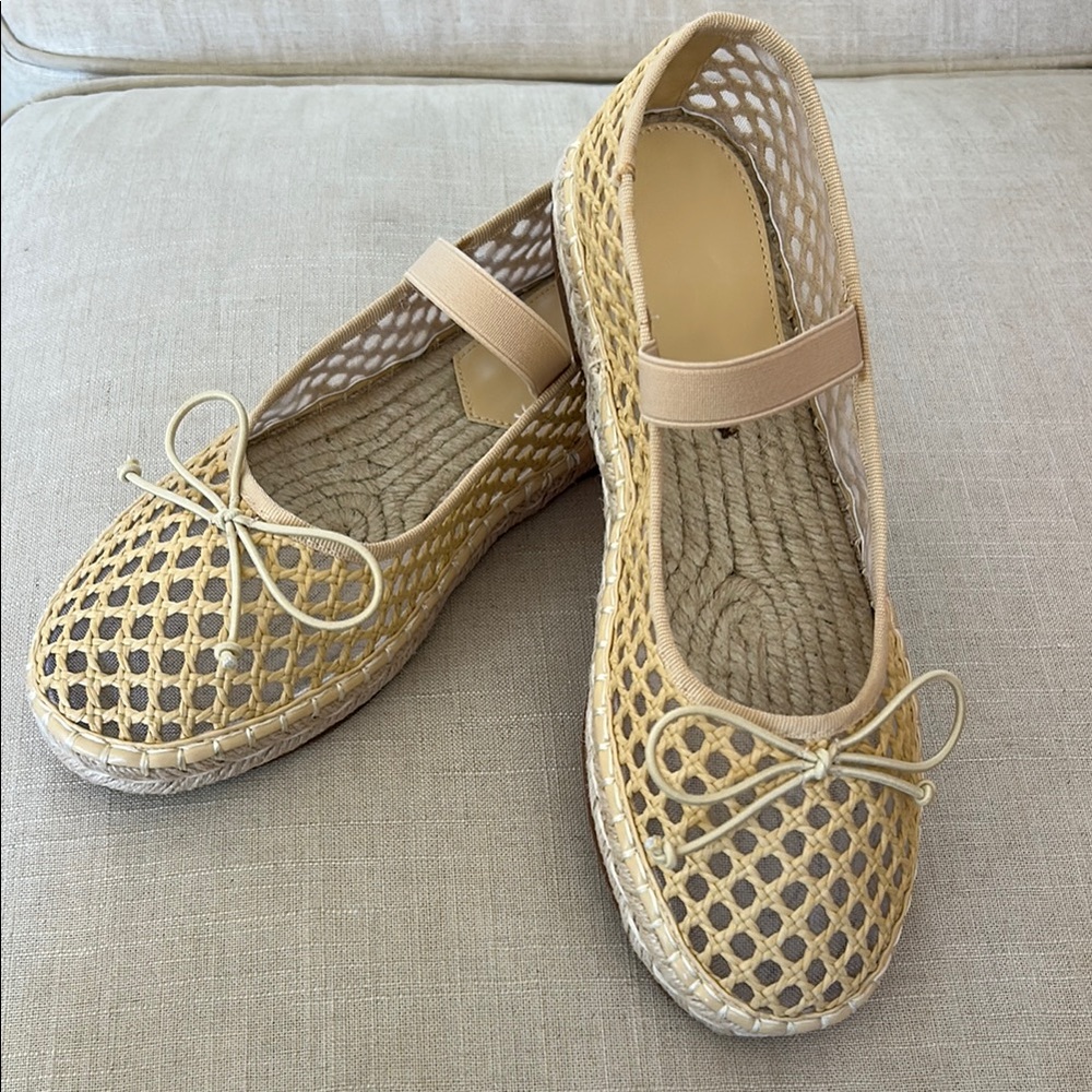 Stylish Tan Woven Women's Flats